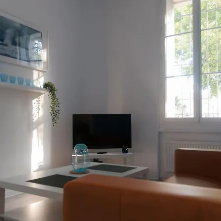 Emile Zola - Grand Proche Gare Et Polygone - Parking Gratuit- Appartement *